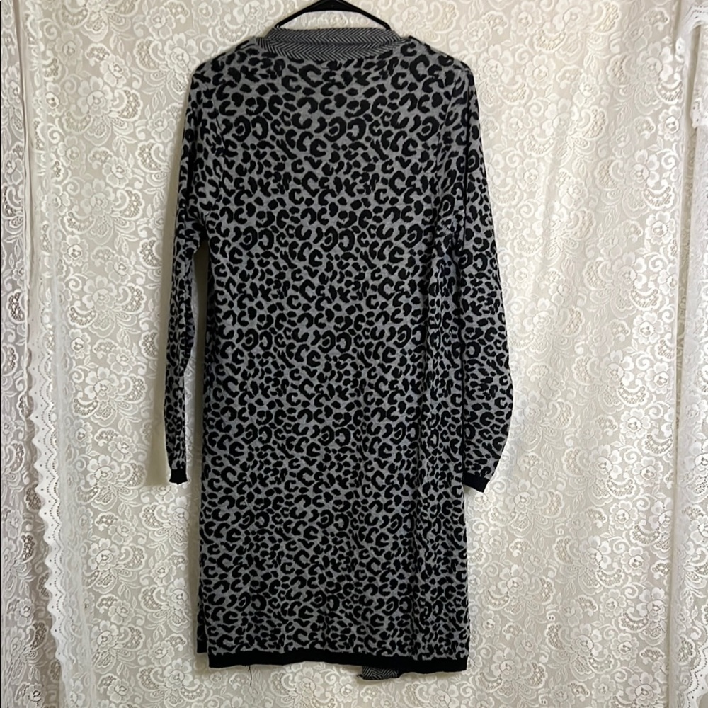 Stylish Gray/Black Leopard Print Cardigan - Picture 2 of 4